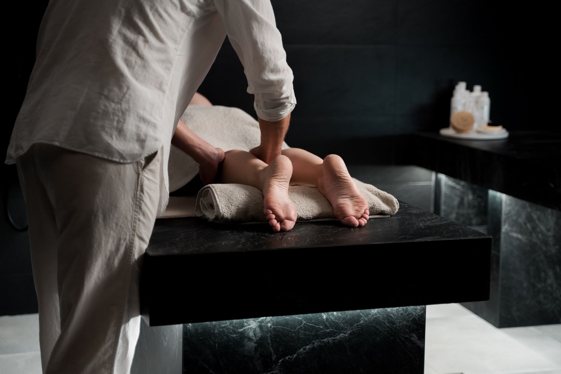 Massagem de drenagem linfática em ambiente de spa